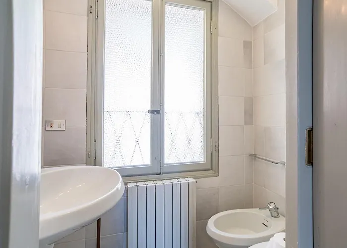 וילה La Torre Dell'isola סלה קומצ'ינה